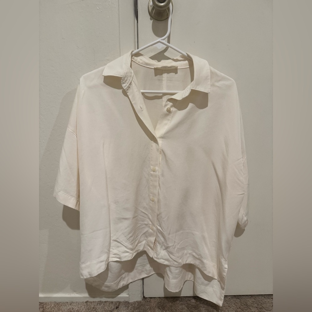 Everlane Off-White Short Sleeve Button-Up - Picture 3 of 4